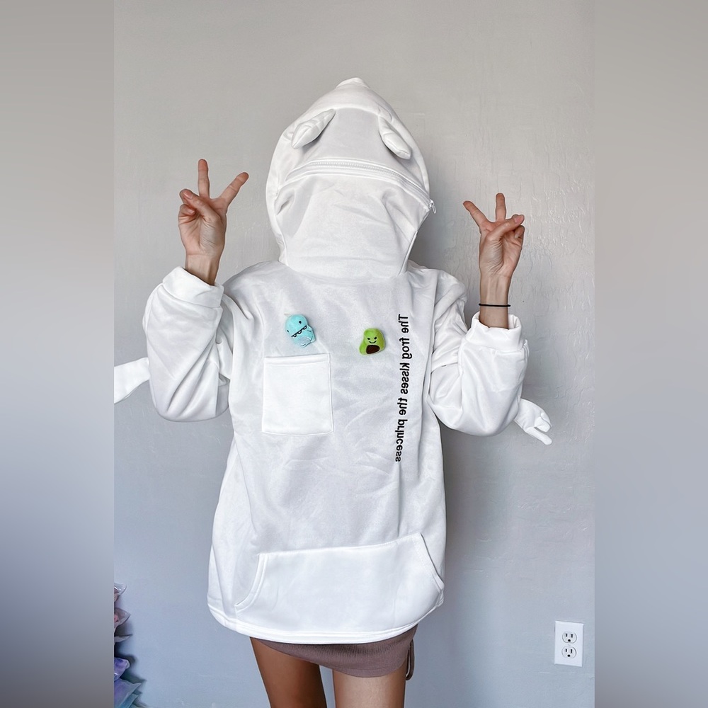 BRAND NEW! White sweater with zipper hood